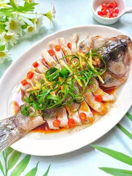 清蒸平鱼的做法(清蒸平鱼的做法和步骤鱼的做法窍门)