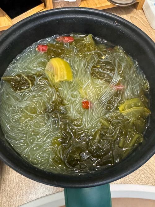 酸辣粉丝汤的做法(酸辣粉丝汤的做法窍门)