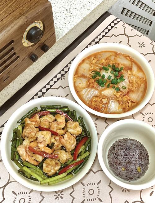 蒜苔的做法（虾仁蒜苔的做法）