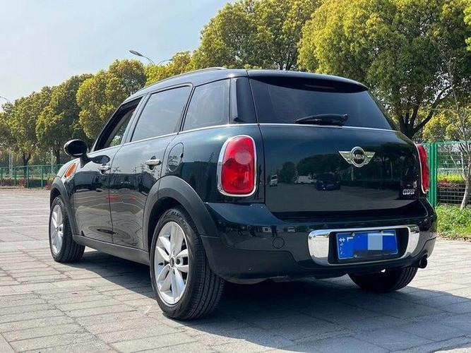 宾利汽车价格及图片(小型宾利汽车价格及图片)