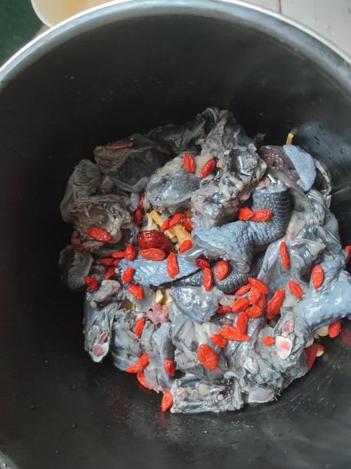 乌鸡的做法(土豆炖乌鸡的做法)